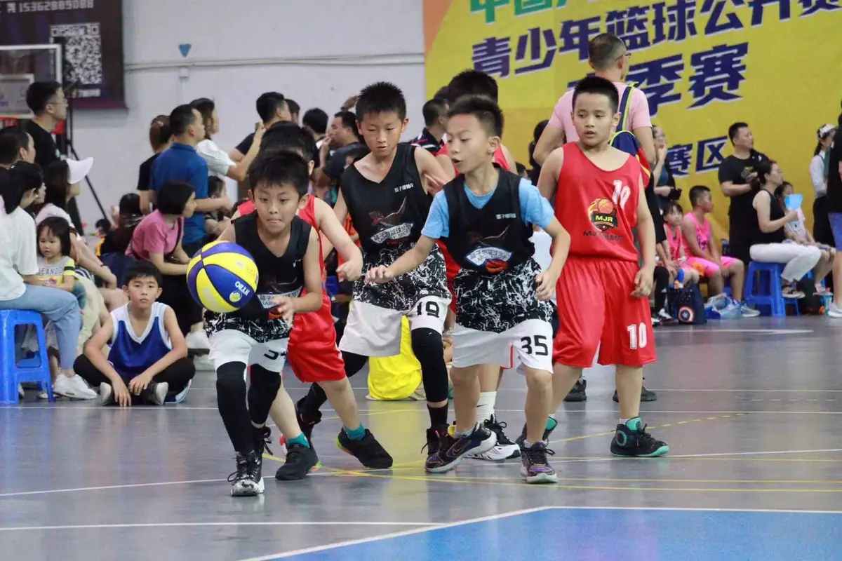 老年篮球爱好者如何安全参与比赛_2